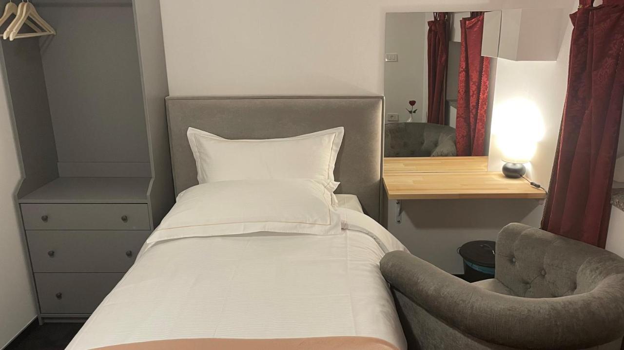 Madonca Rooms & Restaurant Nova Gorica Exteriör bild
