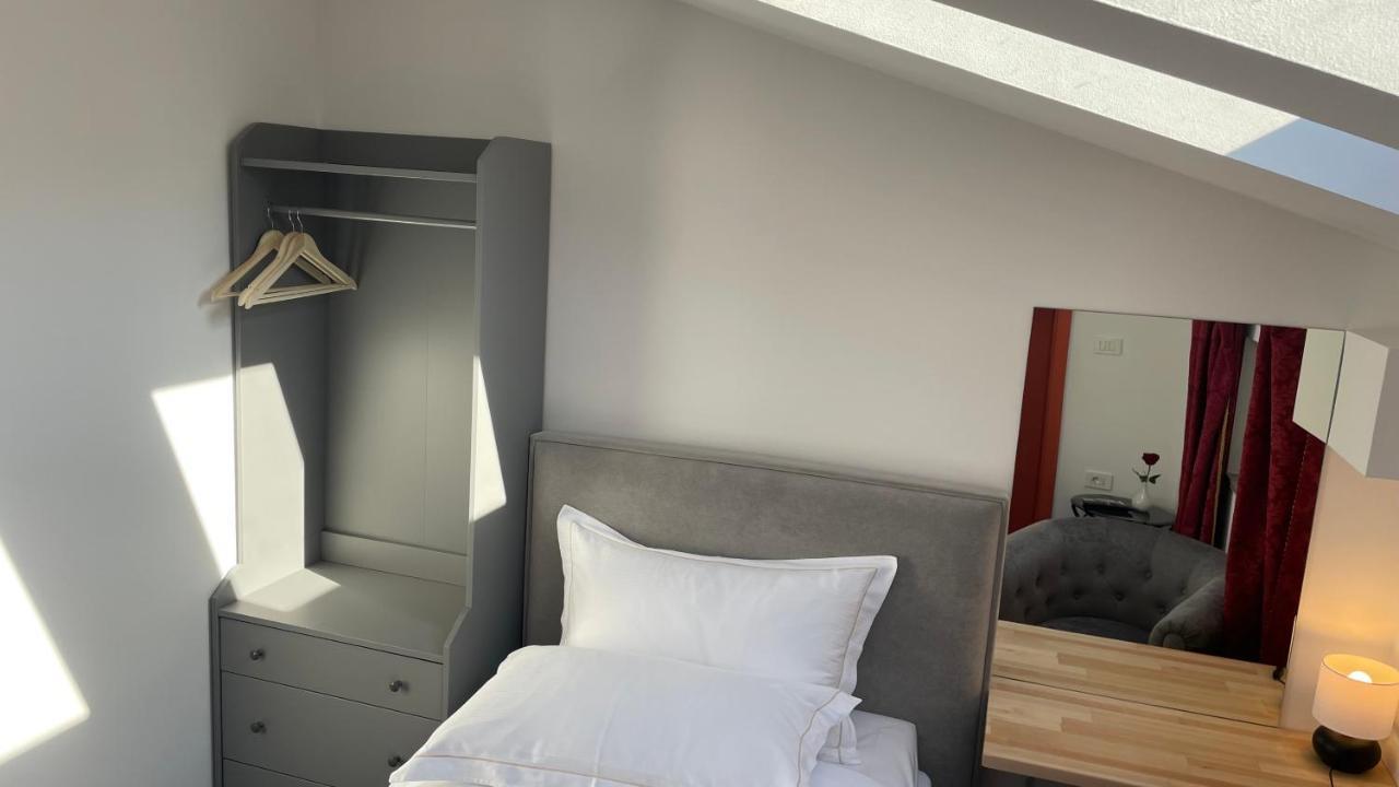 Madonca Rooms & Restaurant Nova Gorica Exteriör bild