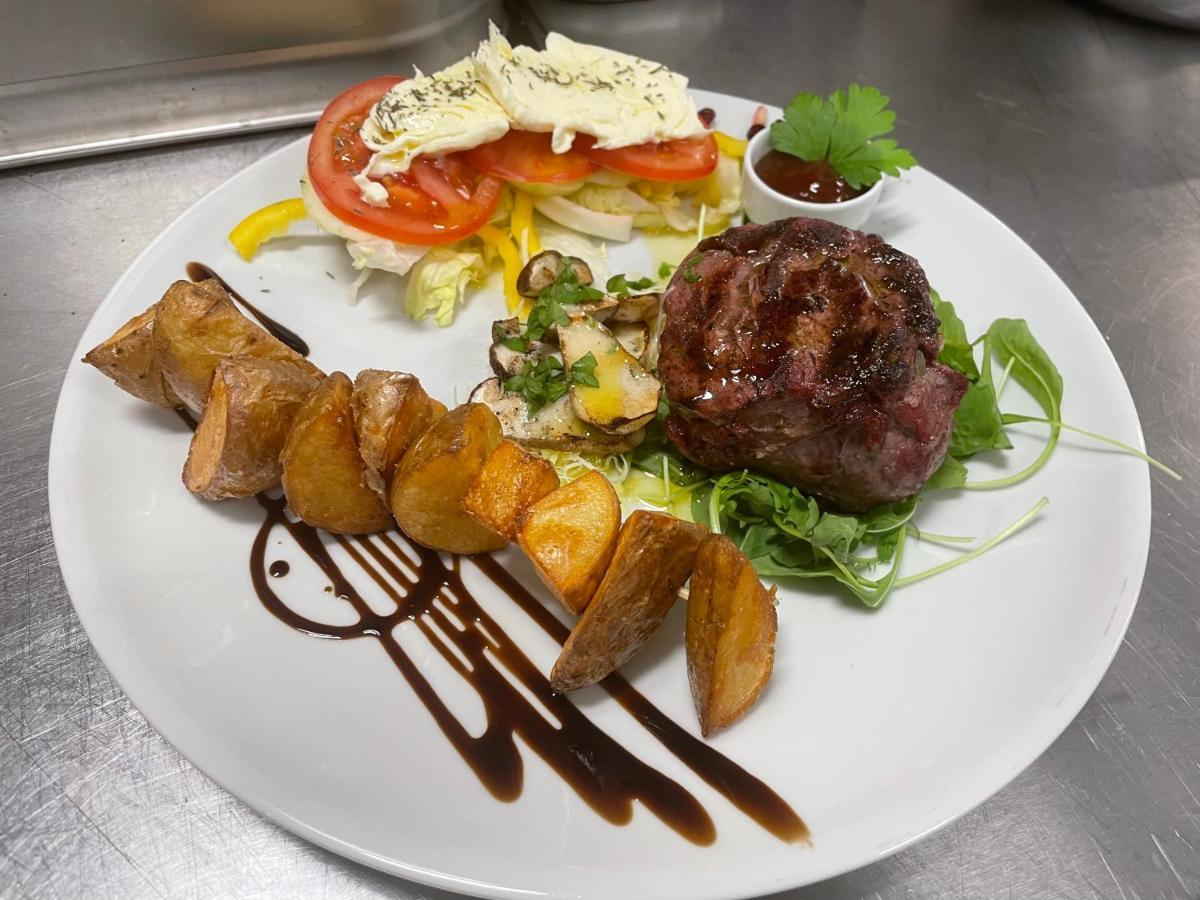 Madonca Rooms & Restaurant Nova Gorica Exteriör bild
